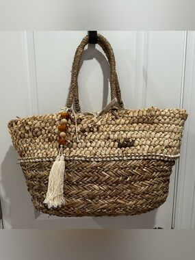 Jen and Co Woven Straw Tote Bag Natural Two-Tone Beaded Tassel